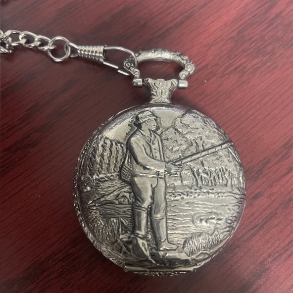 VINTAGE PEARL QUARTZ POCKET WATCH SILVER COLORED Man Fishing - Picture 3 of 3